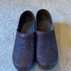 Sanita professional clog brown floral size 39. EUC